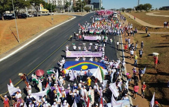 Marcha em Brasília reafirma poder das mulheres na defesa da democracia e justiça social