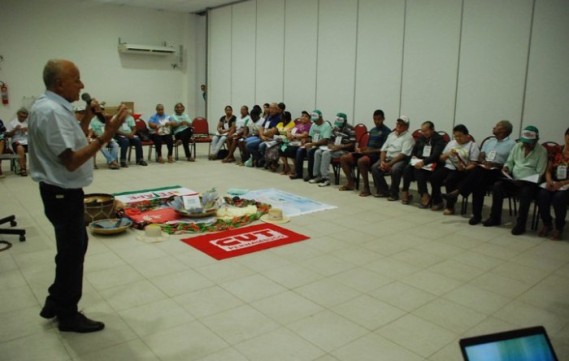 Idosos e idosas do campo discutem o papel do Estado