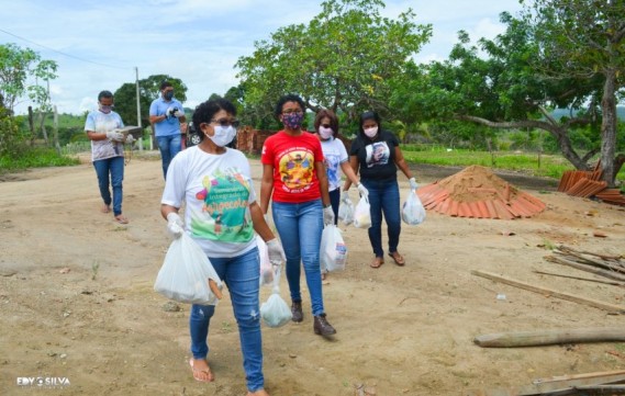 Campanha doa alimentos para famílias atingidas pela pandemia nas 3 regiões de Pernambuco
