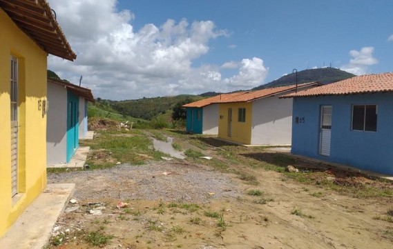 Famílias do assentamento Miguel Arraes, em Palmares, participam de ato de entrega de casas