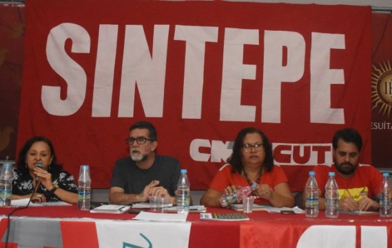 Em Assembleia, SINTEPE diz não ao  retorno às  aulas presenciais em Pernambuco